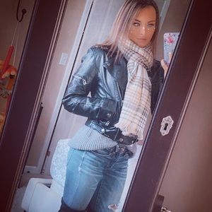 Meet your Posher, Riley